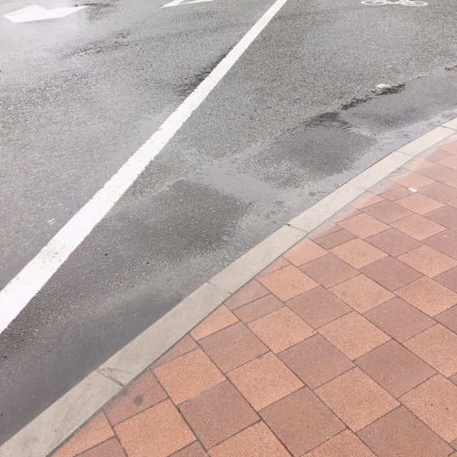 雨で憂鬱 イメージ