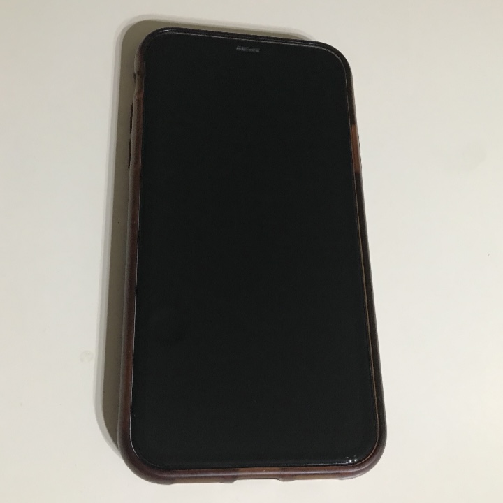 見事なスマホの黒光り イメージ